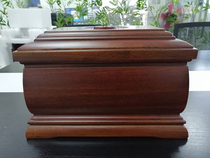 殡仪馆骨灰盒价格与选购指南 上海批发零售、实木款式、图片尺寸及加工要点